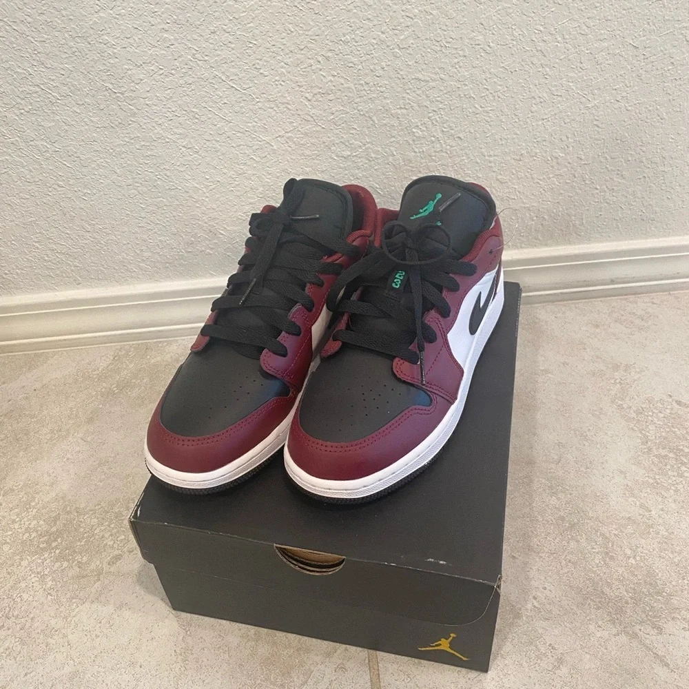 NEW! Air Jordan 1 Low SE Dark Beetroot Roma Green White Black Size 5.5Y